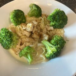 Lucky’s Sports Bar - Fettuccine Alfredo
