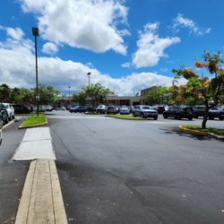 Waipahu Shopping Plaza - Parking lot