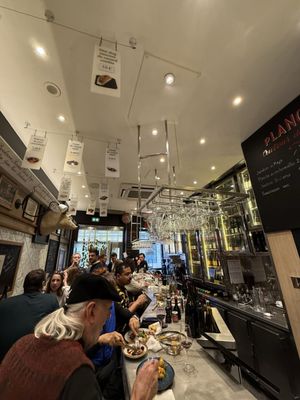 L’Avant Comptoir de la Terre by null