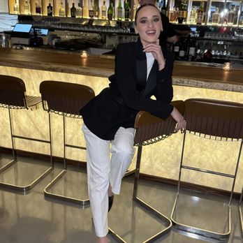 Kaviar Restaurants - Pasadena - The atmosphere is super modern and Instagram-worthy, with great music and a very relaxing, comfortable vibe - Sushi Bars Near Me - Pasadena, California
