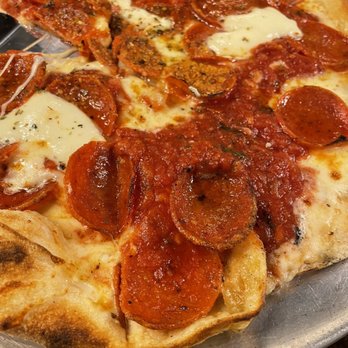 V Pizza + Flask & Cannon - Pepperoni Rústica - Pizza Near Me - St. Augustine, Florida V Pizza + Flask & Cannon - Pepperoni Rústica - Pizza Near Me - St. Augustine, Florida