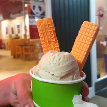 Tropical Dreams - Totally stale cookies with mediocre tahitian vanilla - Ice Cream & Frozen Yogurt Near Me - Kapaa, Hawaii Tropical Dreams - Totally stale cookies with mediocre tahitian vanilla - Ice Cream & Frozen Yogurt Near Me - Kapaa, Hawaii