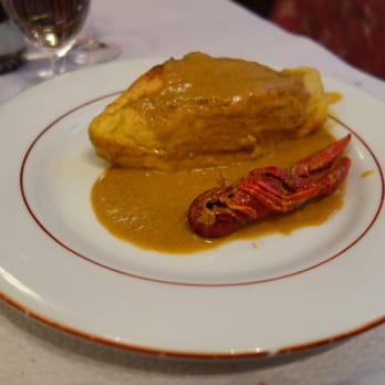 Au Petit Bouchon Chez Georges - Quenelle de brochet aux écrevisses - French Near Me - Lyon, 69 Au Petit Bouchon Chez Georges - Quenelle de brochet aux écrevisses - French Near Me - Lyon, 69