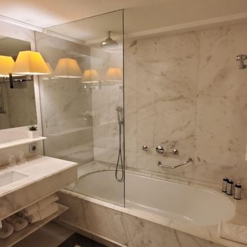 Hotel Majestic - Bathroom - Restaurants Near Me - Barcelona, B