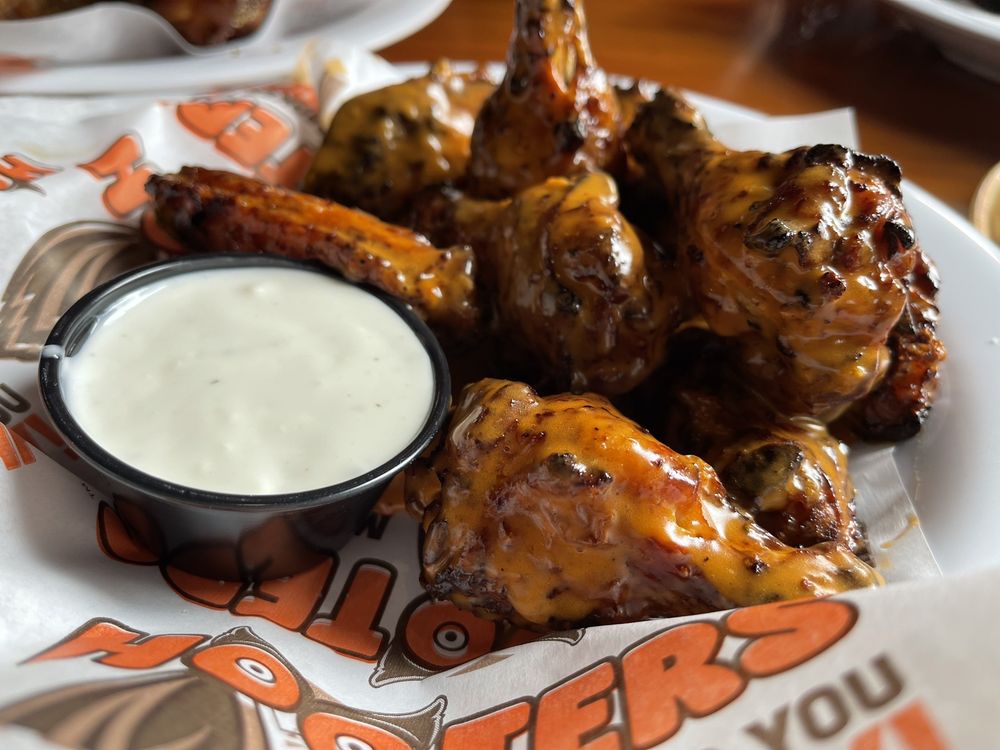 Hooters