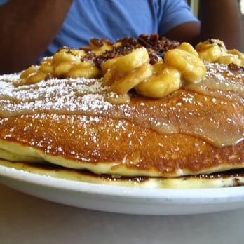 M.A.C. 24/7 - Mack-Daddy Elvis pancakes! - American Near Me - Honolulu, Hawaii