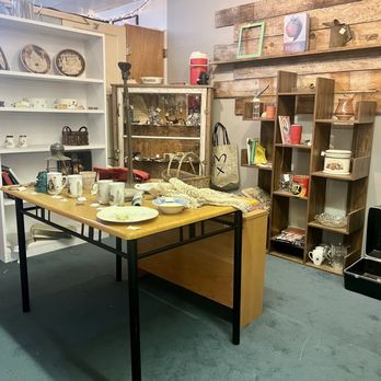 Saltwater & Sand - Used, Vintage & Consignment Near Me - Coos Bay, Oregon Saltwater & Sand - Used, Vintage & Consignment Near Me - Coos Bay, Oregon