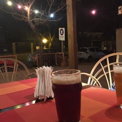 Old Murray's - Mesas a la calle.