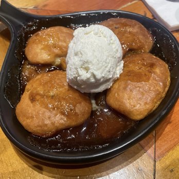 Ford's Garage Dearborn - Peach Cobbler ala mode - Burgers Near Me - Dearborn, Michigan Ford's Garage Dearborn - Peach Cobbler ala mode - Burgers Near Me - Dearborn, Michigan