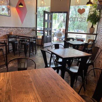 Cafecito - Dining area - Cuban Near Me - Calabasas, California