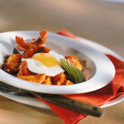 Auberge du Domaine de Rombeau - Brunch bruncher petit déjeuner déjeuné dejeune illustration oeufs bacon assiette serviette