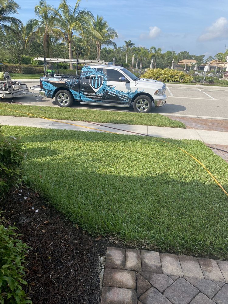 Slide of Aqua Men Pro