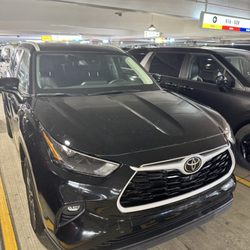 Hertz Rent A Car - Dirty, but they washed before departing. Great service