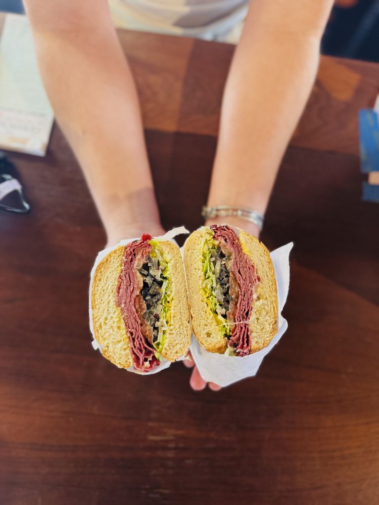 Karkar's Deli Logo