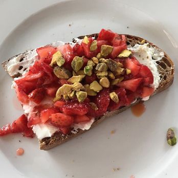 Shorehouse Kitchen - Goat cheese, pistachios, strawberries on toast - Coffee & Tea Near Me - La Jolla, California