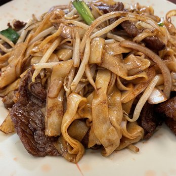 Lam's Kitchen - Beef chow fun - Noodles Near Me - Honolulu, Hawaii