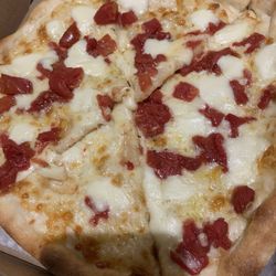 Vallini - "Marguerita" pizza (lack of basil was at our request)