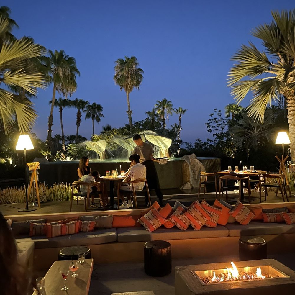 Outside dining area / fountain. Outside dining area / fountain.