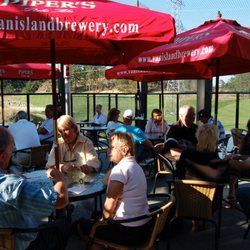 Highland Pacific Golf - Full patio on a beautiful summer day