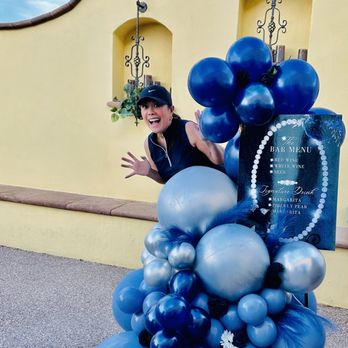 Roxstar Arrangements - Easel design #balloonarch #balloondecoration #balloondesign #ballooneasel - Balloon Services Near Me
