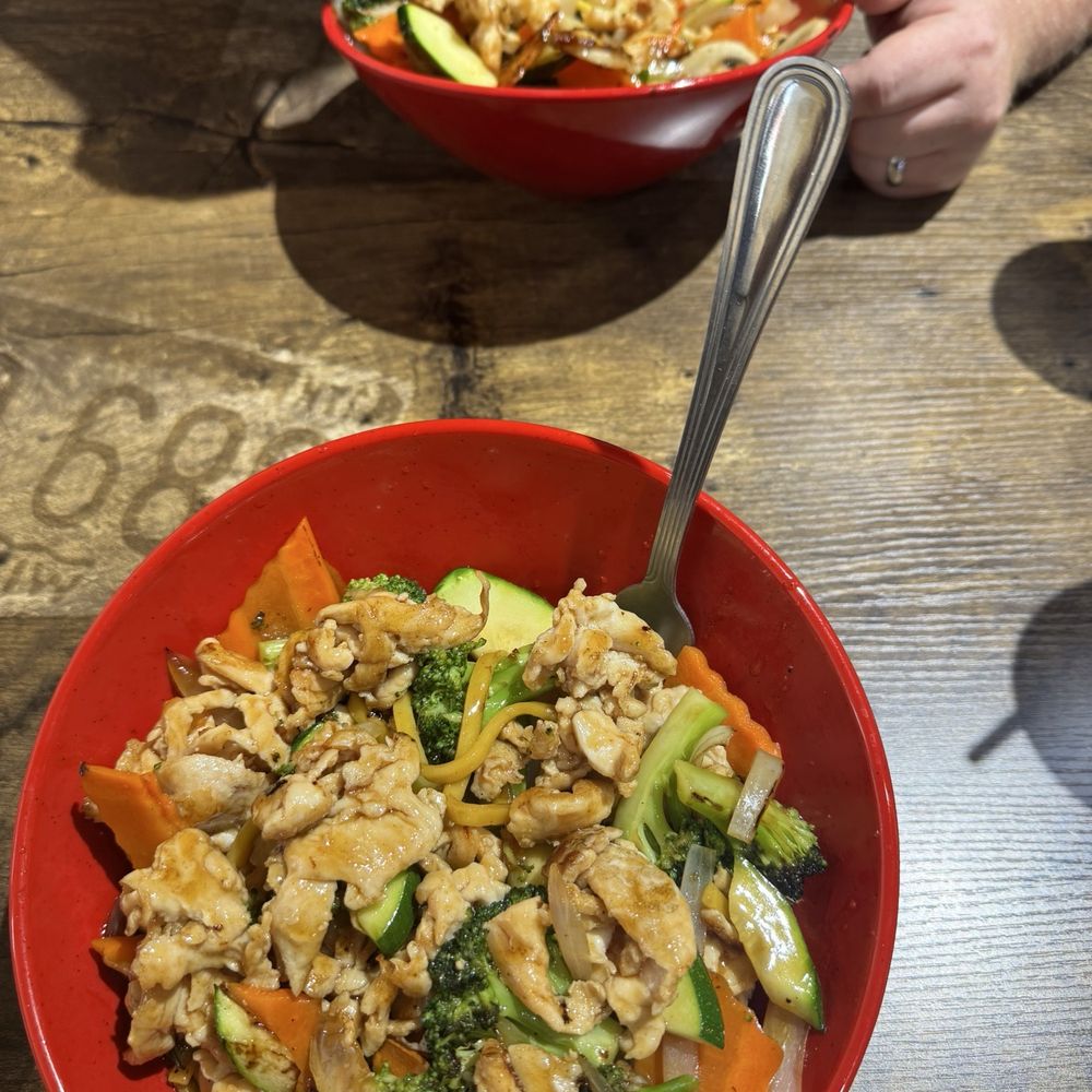 Yummy Bowl - Chicken lo mein with hibachi sauce and chicken lo mein with dragon sauce. - Pan Asian Near Me - Clarksville, Indiana Yummy Bowl - Chicken lo mein with hibachi sauce and chicken lo mein with dragon sauce. - Pan Asian Near Me - Clarksville, Indiana