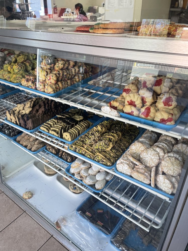 CHAVES BAKERY & DELI Updated September 2024 40 Photos & 25 Reviews