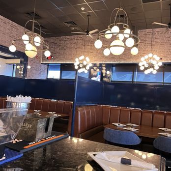 Lombardo's - Seating area - Pizza Near Me - Dobbs Ferry, New York