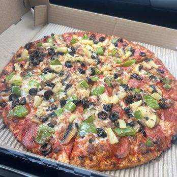 Slicers Pizza - Classic combo pizza with pineapple - Pizza Near Me - Bakersfield, California Slicers Pizza - Classic combo pizza with pineapple - Pizza Near Me - Bakersfield, California