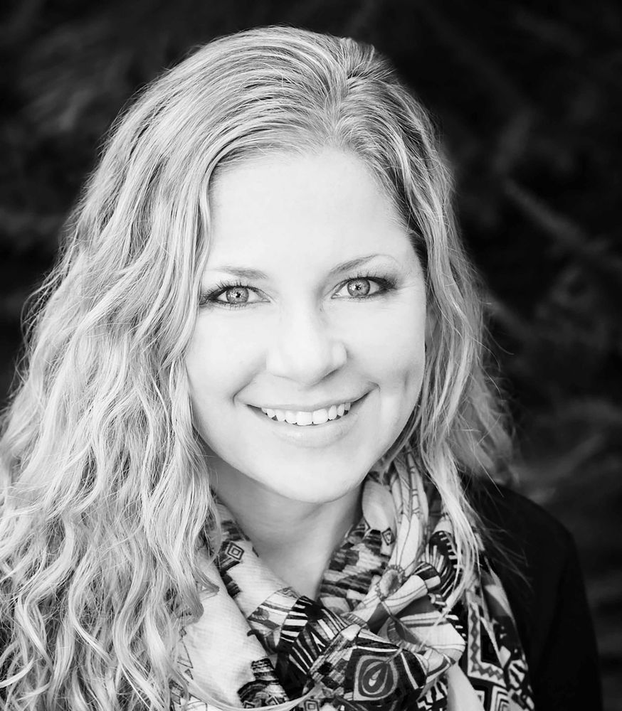 AMBER GILDERSLEEVE ELEVATE REAL ESTATE GROUP Contact Agent 212 N