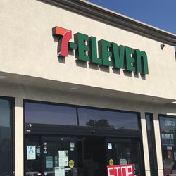 7-Eleven - Entrance of the store. Chevron Gas station attached as well