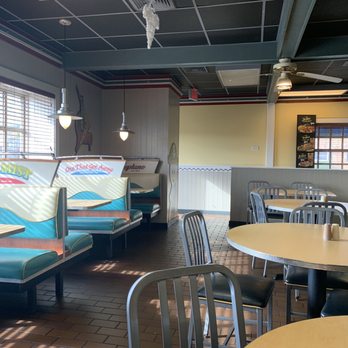 Long John Silver's - More seating - Fast Food Near Me - Toledo, Ohio