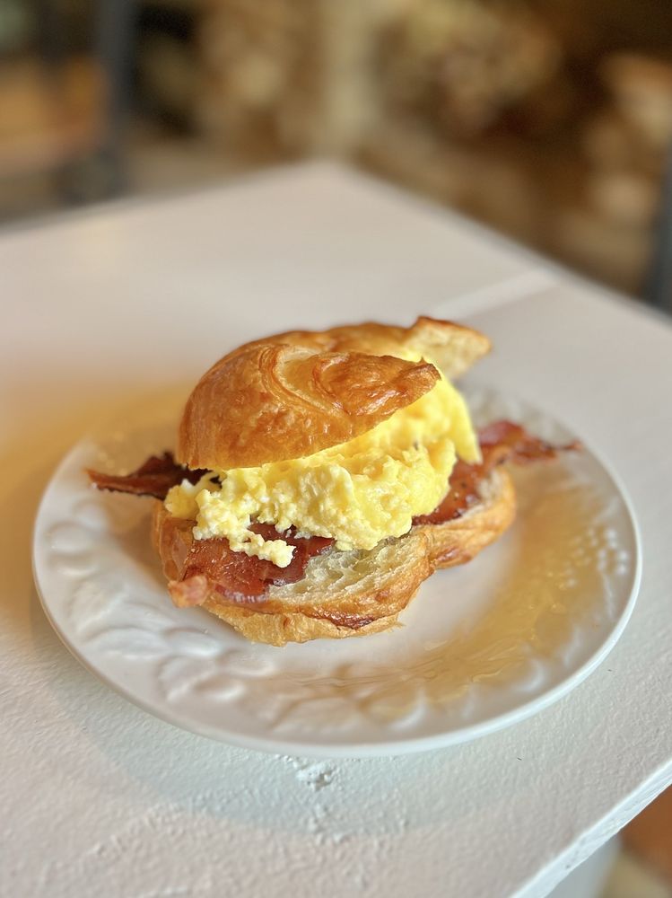 Ooey Gooey Cinnamon Rolls And Cafe Logo