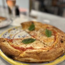 IT Italian Trattoria - Margherita Pizza