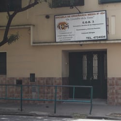 EEM nro. 404 Doctor Lisandro de La Torre - La fachada de la escuela