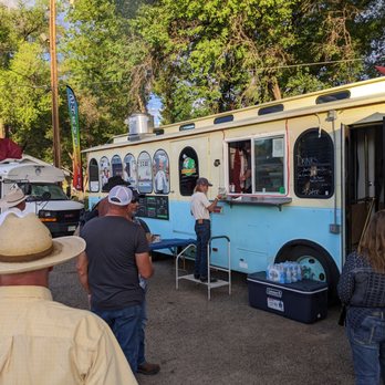Greens ‘N Grill - Bunches of people waiting 20 minutes for greasy food. - Food Trucks Near Me Greens ‘N Grill - Bunches of people waiting 20 minutes for greasy food. - Food Trucks Near Me