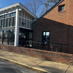 Elizabeth Lakes Family Health Center - Front entrance