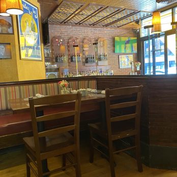 Barking Dog - Seating Area - American Near Me - New York, New York Barking Dog - Seating Area - American Near Me - New York, New York