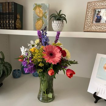 Heard's Florist - This is what my mom received - Florists Near Me - Cumming, Georgia Heard's Florist - This is what my mom received - Florists Near Me - Cumming, Georgia
