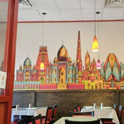 Royal India Bistro - Dining room and entry