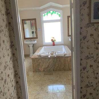 Inn At Churon Winery - Bathroom - Hotels Near Me - Temecula, California