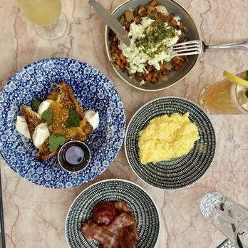 Paradiso - Hash, French toast, eggs & bacon - Bars Near Me - Dallas, Texas Paradiso - Hash, French toast, eggs & bacon - Bars Near Me - Dallas, Texas