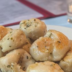 Onesto Pizza & Trattoria - Free garlic knots the moment you sit down