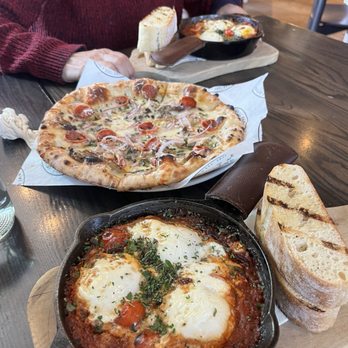 The Grocer's Table - Cafes Near Me - Wayzata, Minnesota