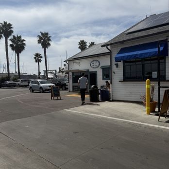 Santa Barbara Fish Market - outside - Seafood Markets Near Me - Santa Barbara, California
