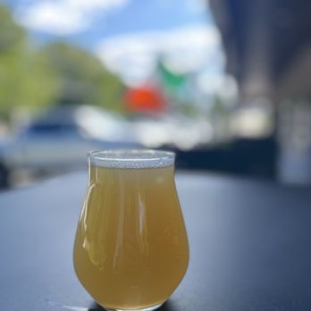 Trágmar Ale Works - Hollow Hills - NEIPA - Brewpubs Near Me - Bristol, Rhode Island