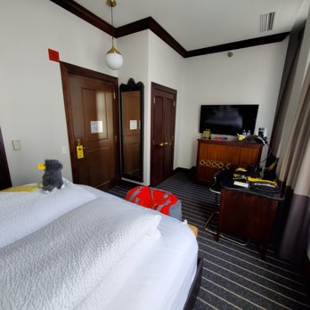 Staypineapple, An Iconic Hotel, The Loop - Hotels Near Me - Chicago, Illinois