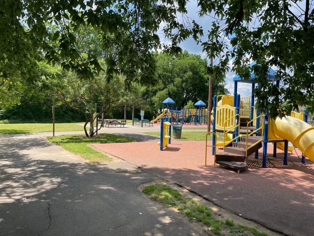 EASTLAND PARK Updated October 2024 25 Photos 1501 Douglas Ave