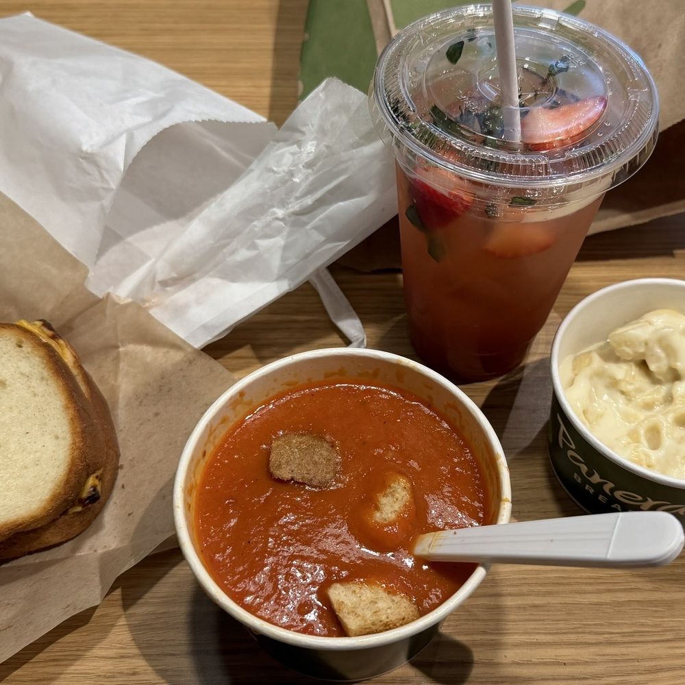 Panera Bread - Grilled cheese, tomato soup, mac and cheese and a strawberry drink - Salad Near Me - Mississauga, Ontario Panera Bread - Grilled cheese, tomato soup, mac and cheese and a strawberry drink - Salad Near Me - Mississauga, Ontario