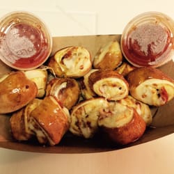 Twisted Pretzel - Stuffed pizza bites