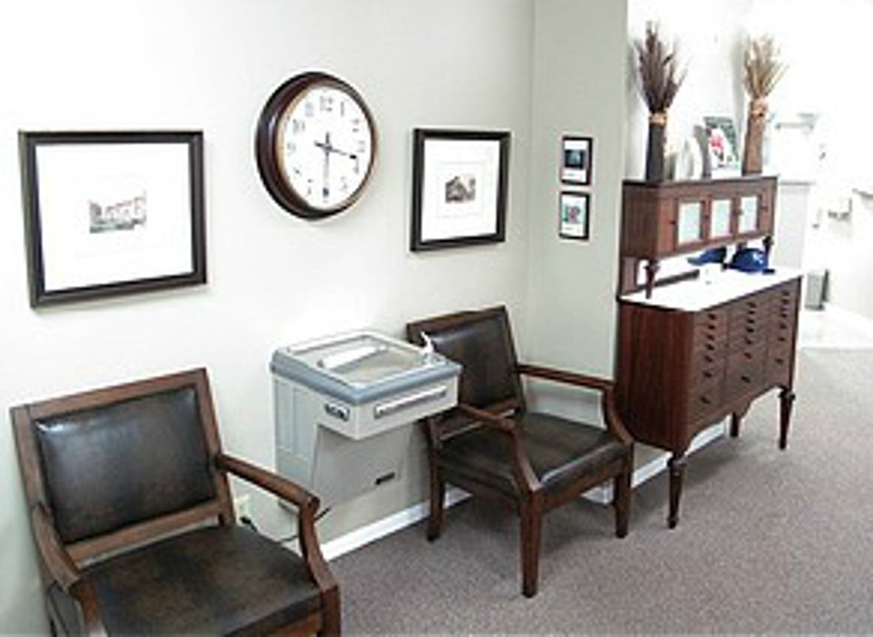 HOLLINGSWORTH DENTAL Updated October 2024 25 Photos 420 S